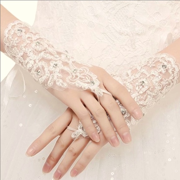 Lace Rhinestone Bridal Hand Accessories - Picture 9 of 16